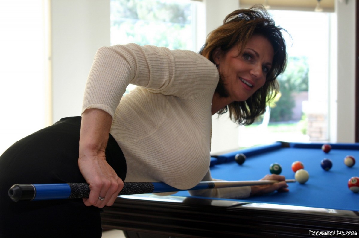 Playing Strip Pool With Busty Hot Cougar Deauxma